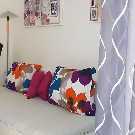 Apartment In Okrug Gornji 6113