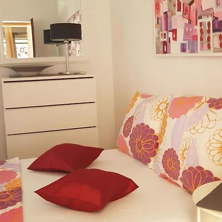 Apartment In Okrug Gornji 6113